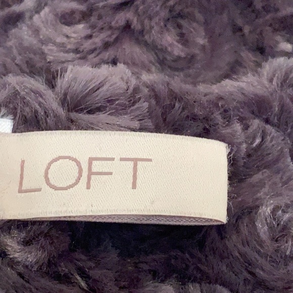 Loft Ultra Plush Rosette Infinity Scarf NWOT - Picture 5 of 5
